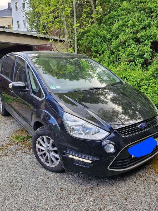 Schwarz Gebraucht 2013 Ford S-MAX Titanium S Van / Kleinbus | 9.800 € (Fairer Preis) - Bild 1/4
