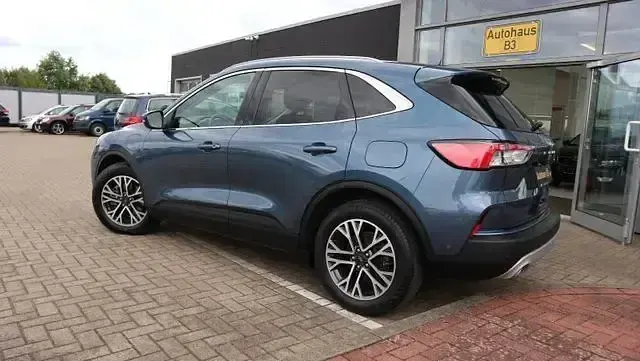 Usado Ford Kuga Titanium 152 HP (111 kW) 2020 Azul SUV