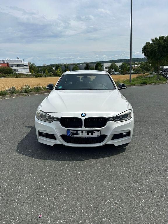 Weiß Gebraucht 2013 BMW 335 M Sport Limousine | 18.900 € (Fairer Preis) - Bild 1/4