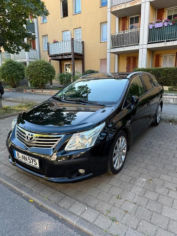 Schwarz Gebraucht 2009 Toyota Avensis Executive Kombi | 8.000 € (Teuer) - Bild 1/4
