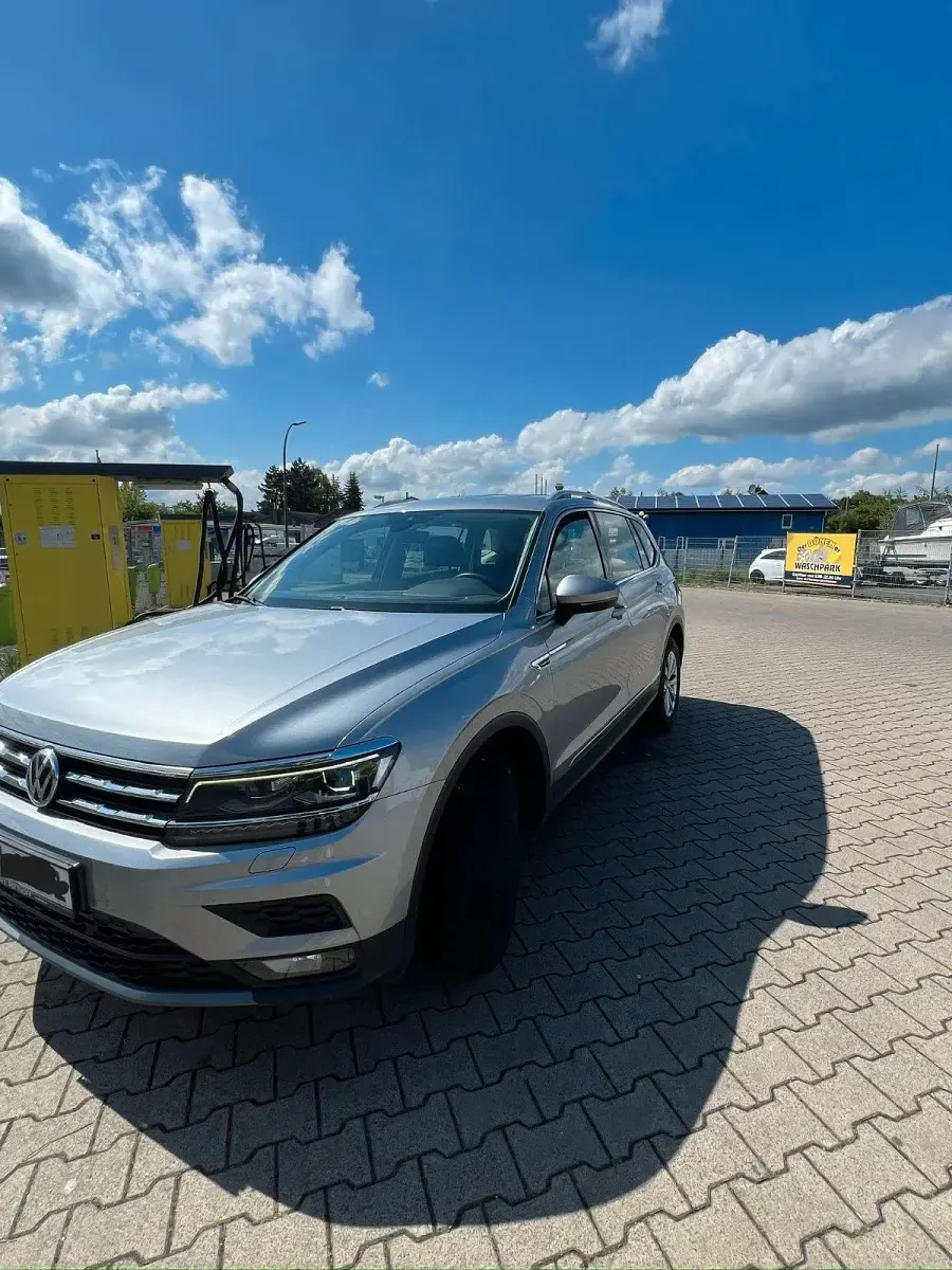Gebraucht VW Tiguan Allspace 150 PS (110 kW) 2020 Grau SUV