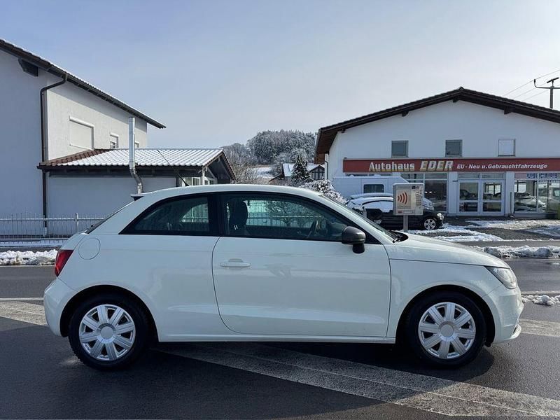Gebraucht Audi A1 Sport 86 PS (63 kW) 2011 Weiß Kleinwagen