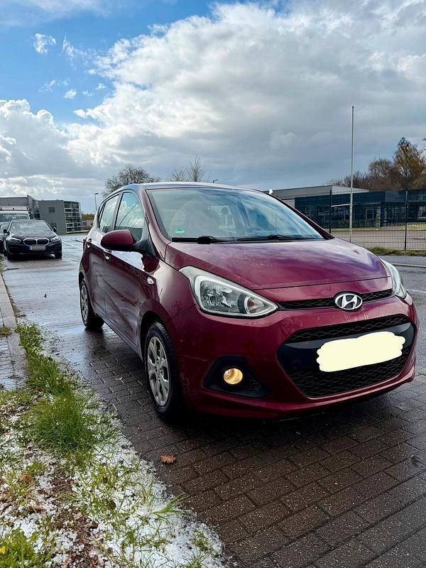 Gebraucht Hyundai i10 87 PS (63 kW) 2014 Rot Kleinwagen