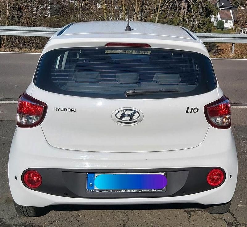 Gebraucht Hyundai i10 Classic 67 PS (49 kW) 2017 Weiß Kleinwagen