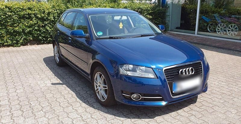 Blau Gebraucht 2011 Audi A3 Sport Limousine | 5.400 € (Fairer Preis) - Bild 1/4