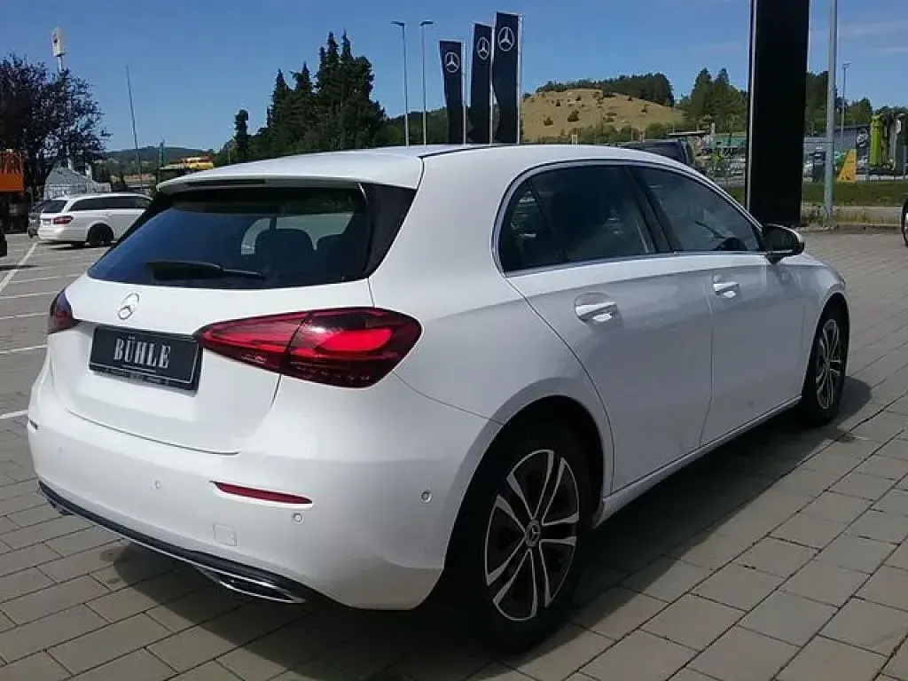Gebraucht Mercedes A180 Progressive 136 PS (100 kW) 2025 Polarweiss  unilack Limousine