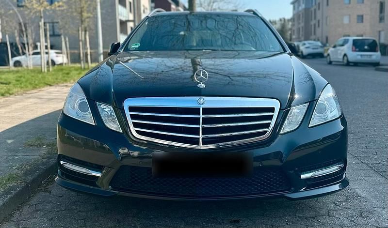 Gebraucht Mercedes E220 AMG line 170 PS (125 kW) 2011 Schwarz Kombi
