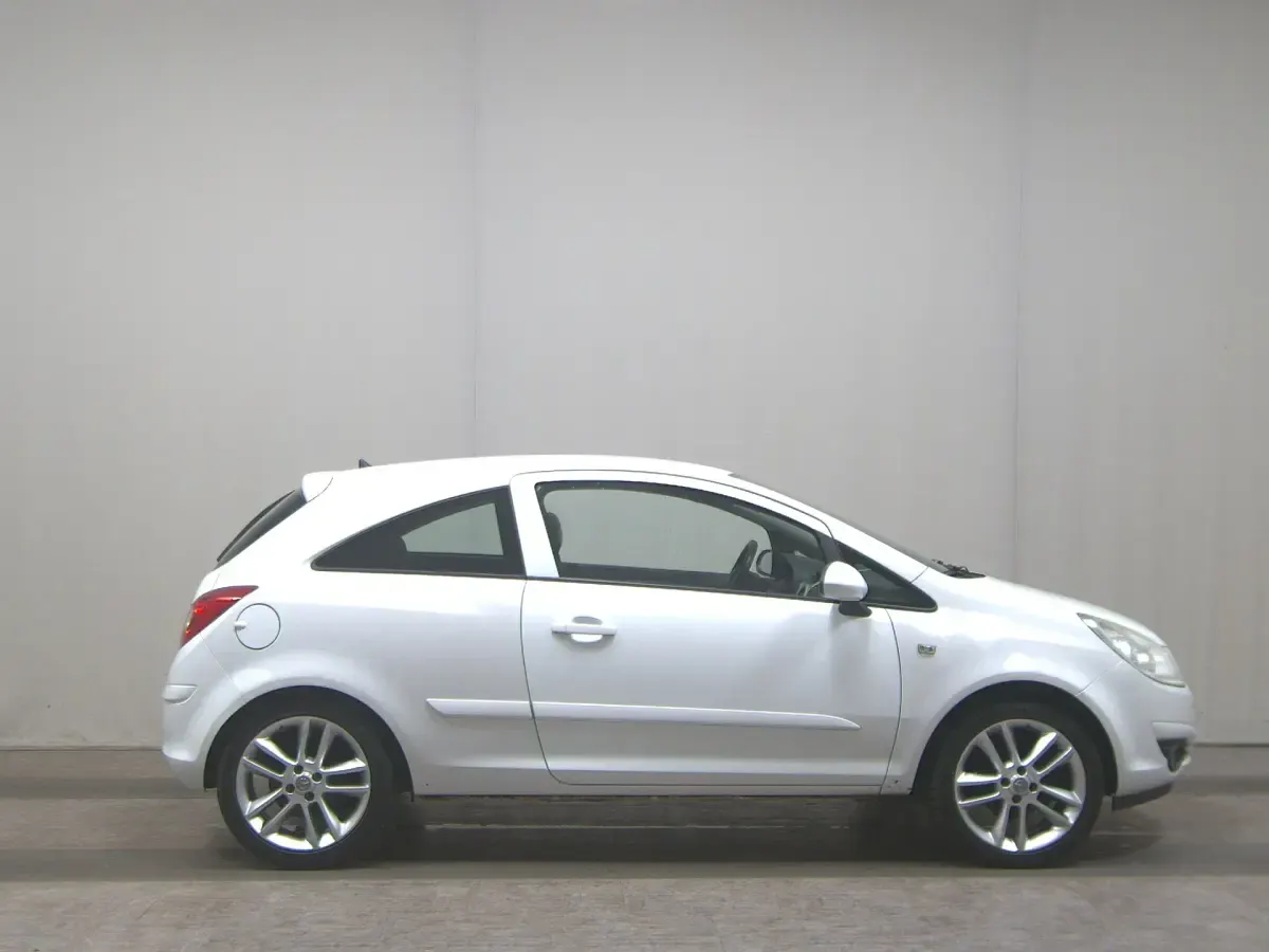 Second-hand Opel Corsa 75 CP (55 kW) 2007 Alb Hatchback