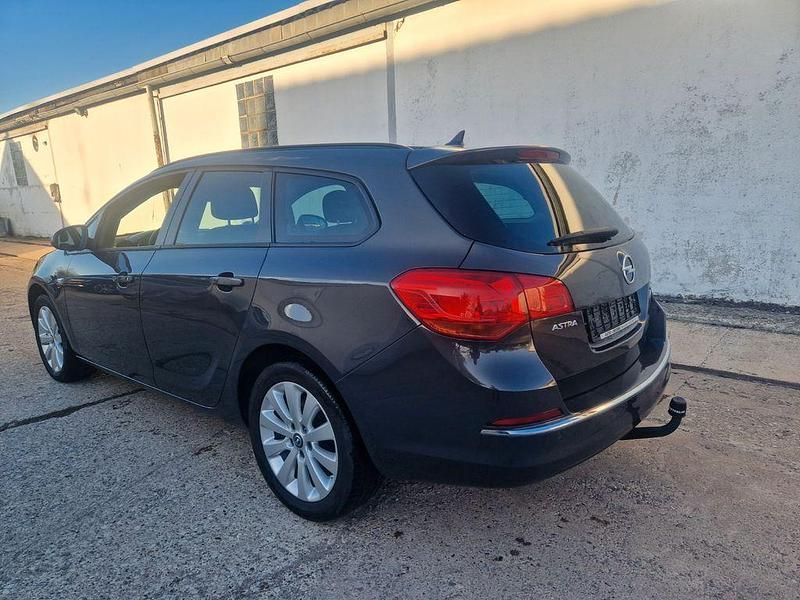 Gebraucht Opel Astra Edition 110 PS (80 kW) 2016 Grau Kombi