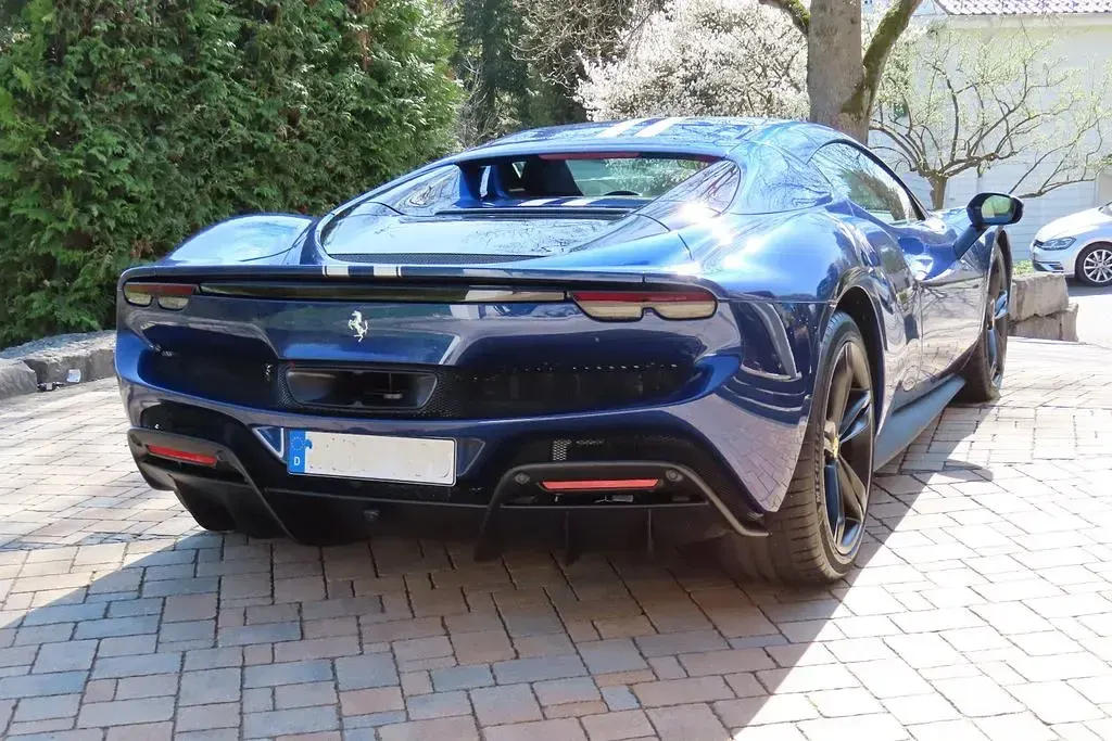 Second-hand Ferrari 296 829 CP (609 kW) 2025 Albastru Cabrio