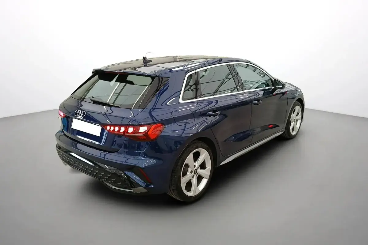 Gebraucht Audi A3 S-Line 150 PS (110 kW) 2025 Blau (bleu navarre) Kleinwagen