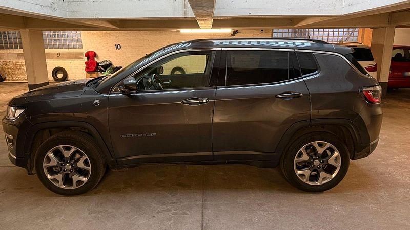 Gebraucht Jeep Compass Limited 140 PS (102 kW) 2017 Grau SUV