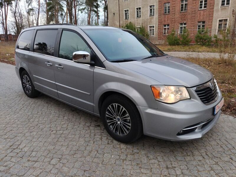 Silber Gebraucht 2015 Lancia Voyager S Van / Kleinbus | 6.950 € (Teuer) - Bild 1/4