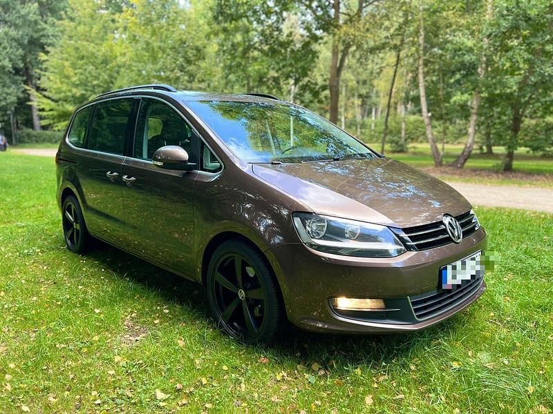 Braun Gebraucht 2010 VW Sharan Van / Kleinbus | 8.700 € (Teuer) - Bild 1/4