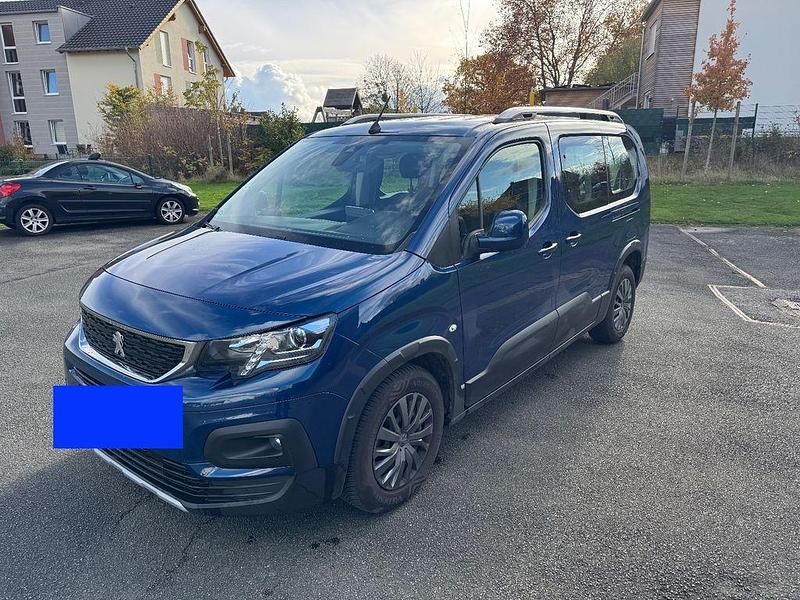 Blau Gebraucht 2021 Peugeot Rifter Allure Van / Kleinbus | 21.500 € (Fairer Preis) - Bild 1/4