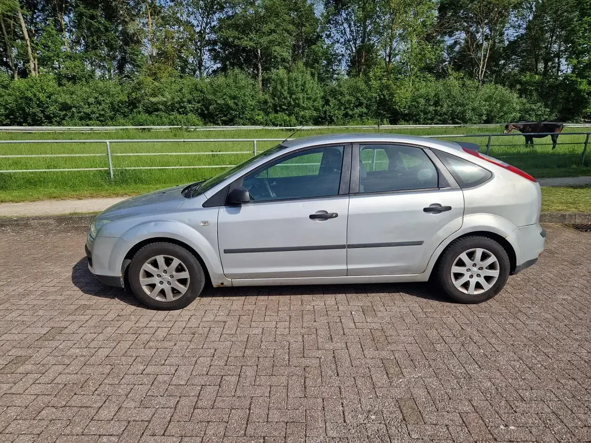 Używany Ford Focus 100 KM (73 kW) 2005 Szary Kombi