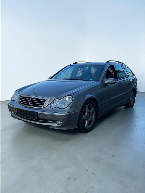 Gebraucht Mercedes C220 143 PS (105 kW) 2004 Grau Kombi