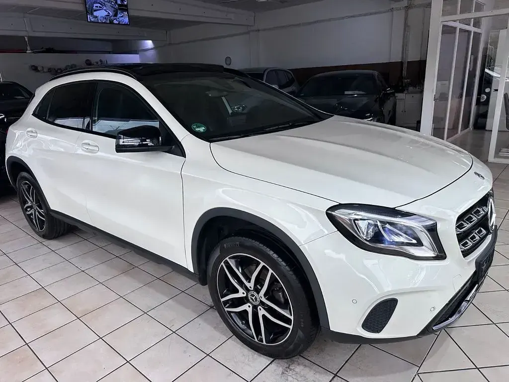 Gebraucht Mercedes GLA200 Urban 156 PS (114 kW) 2017 Weiß SUV