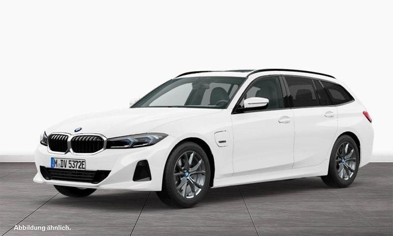 Weiß Gebraucht 2022 BMW 320e Sport Line Kombi | 35.410 € (Teuer) - Bild 1/3