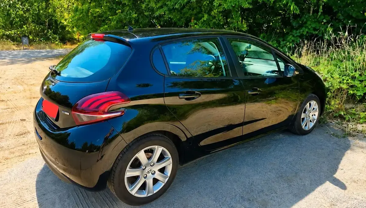 Gebraucht Peugeot 208 80 PS (58 kW) 2016 Schwarz Kleinwagen