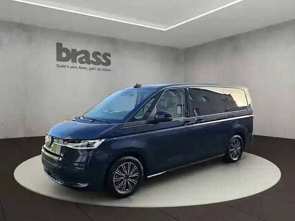 Gebraucht VW Multivan Life 150 PS (110 kW) 2025 Starlight blue metallic Van