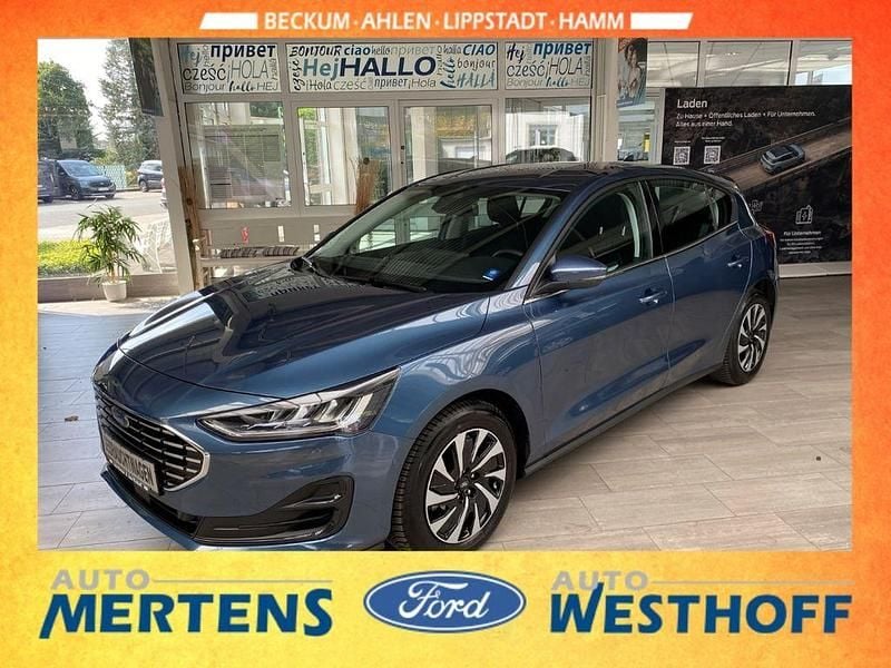 Chromablaumetallic Gebraucht 2025 Ford Focus Titanium Limousine | 25.490 € (Superpreis) - Bild 1/4