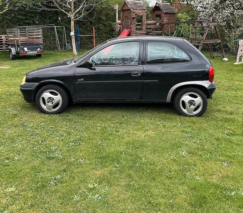 Schwarz Gebraucht 1998 Opel Corsa Kleinwagen | 225 € (Superpreis) - Bild 1/4