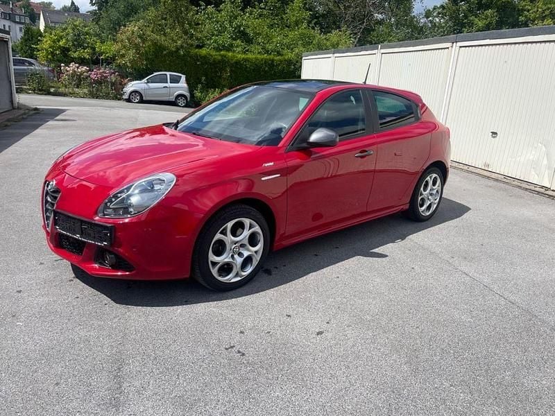 Rot Gebraucht 2015 Alfa Romeo Giulietta Sprint Kleinwagen | 11.800 € (Fairer Preis) - Bild 1/4