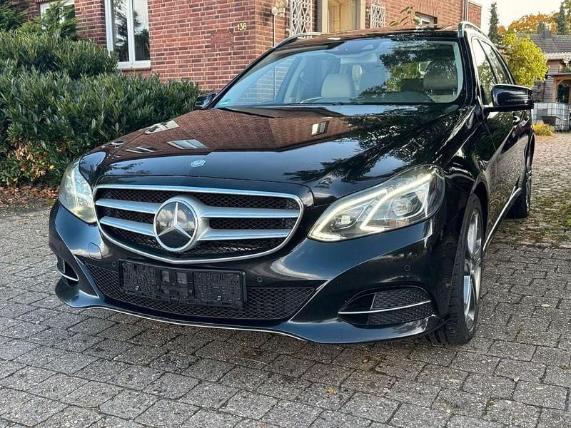 Schwarz Gebraucht 2013 Mercedes E300 Kombi | 8.890 € (Guter Preis) - Bild 1/4