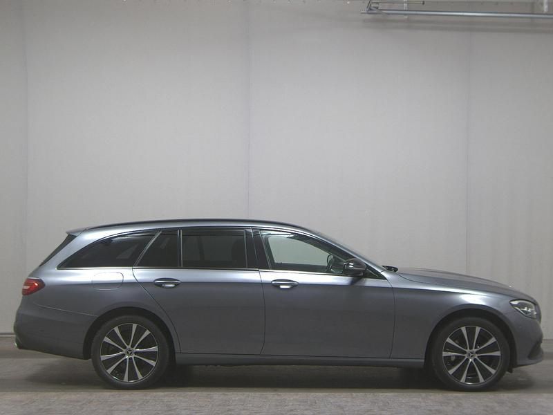 Grau Gebraucht 2021 Mercedes E300 Avantgarde Kombi | 28.980 € (Superpreis) - Bild 1/4