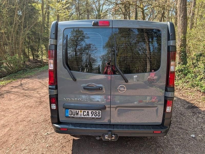 Gebraucht Opel Vivaro 140 PS (102 kW) 2015 Grau Van / Kleinbus