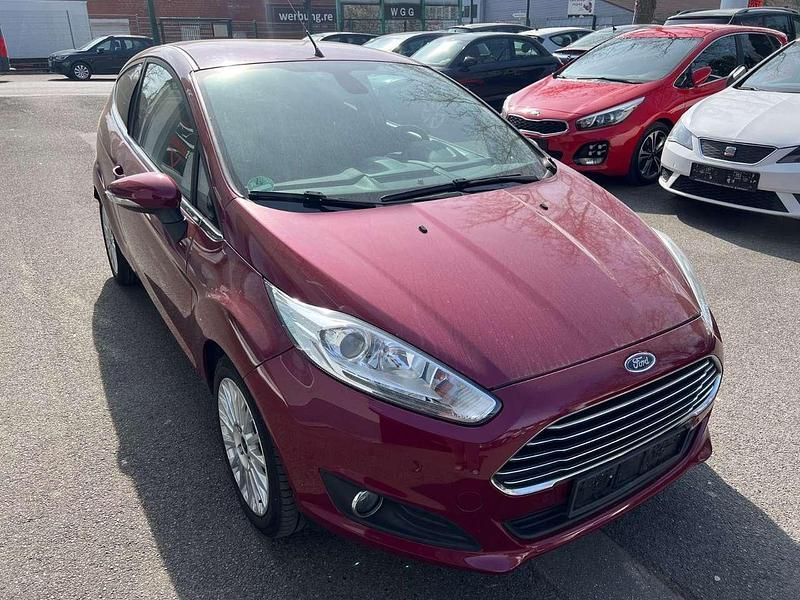 Gebraucht Ford Fiesta Titanium 80 PS (58 kW) 2013 Rot Kleinwagen