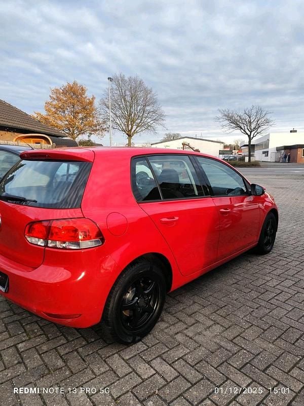 Gebraucht VW Golf VI 80 PS (58 kW) 2011 Rot Kleinwagen