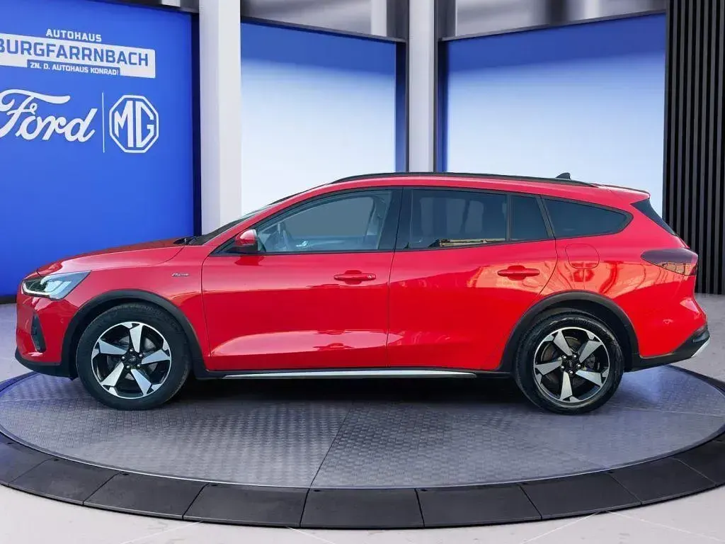 Gebraucht Ford Focus Active X 120 PS (88 kW) 2022 Rot Kombi