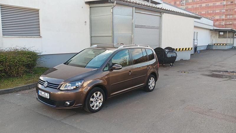 Gebraucht VW Touran 140 PS (102 kW) 2015 Braun Van / Kleinbus