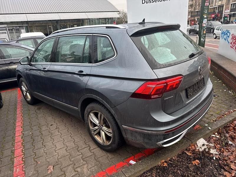 Gebraucht VW Tiguan Allspace Elegance 150 PS (110 kW) 2022 Grau SUV