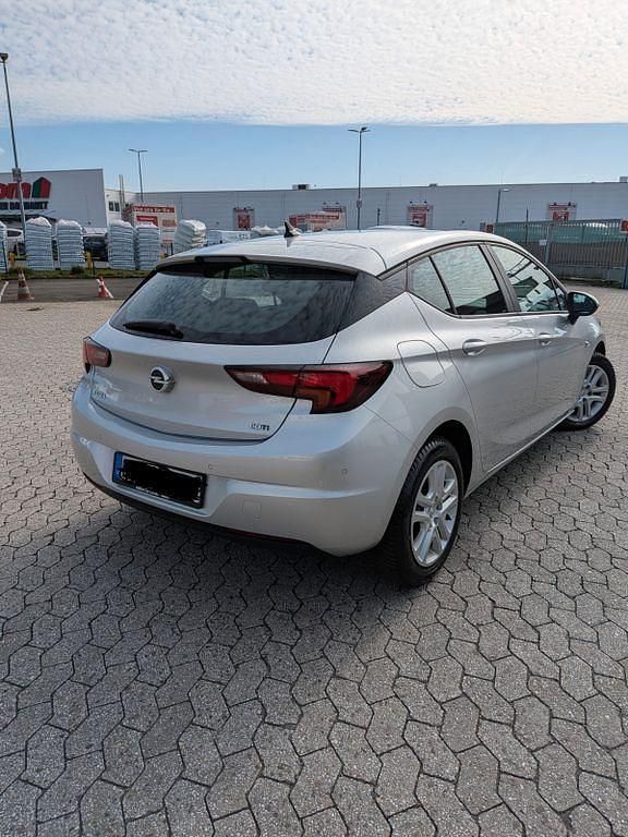 Gebraucht Opel Astra Edition 110 PS (80 kW) 2017 Silber Limousine