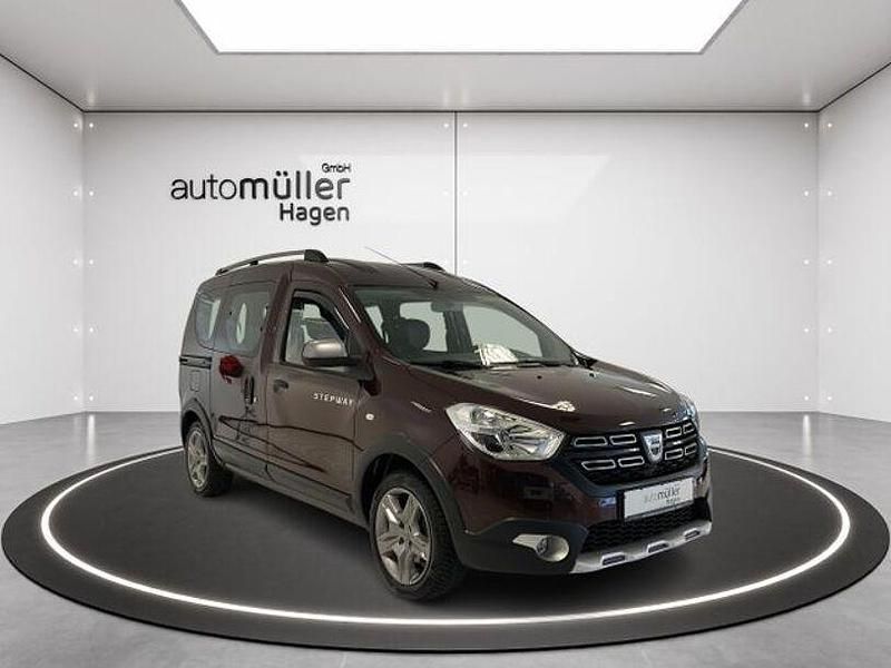 Turmalinbraun Gebraucht 2017 Dacia Dokker Celebration Van | 11.990 € (Fairer Preis) - Bild 1/4