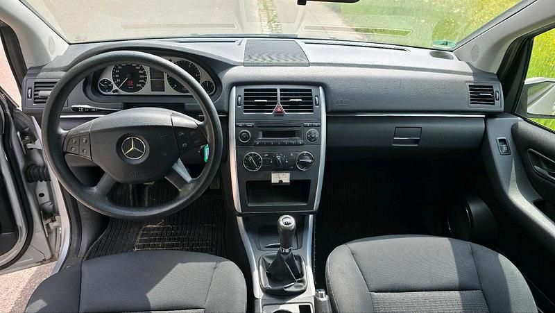 Silber Gebraucht 2007 Mercedes B180 Van / Kleinbus | 1.200 € (Superpreis) - Bild 1/4