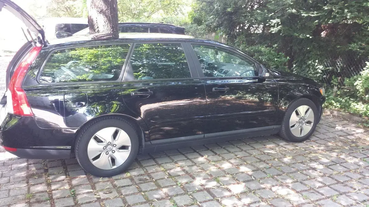 Gebraucht Volvo V50 109 PS (80 kW) 2010 Schwarz Kombi