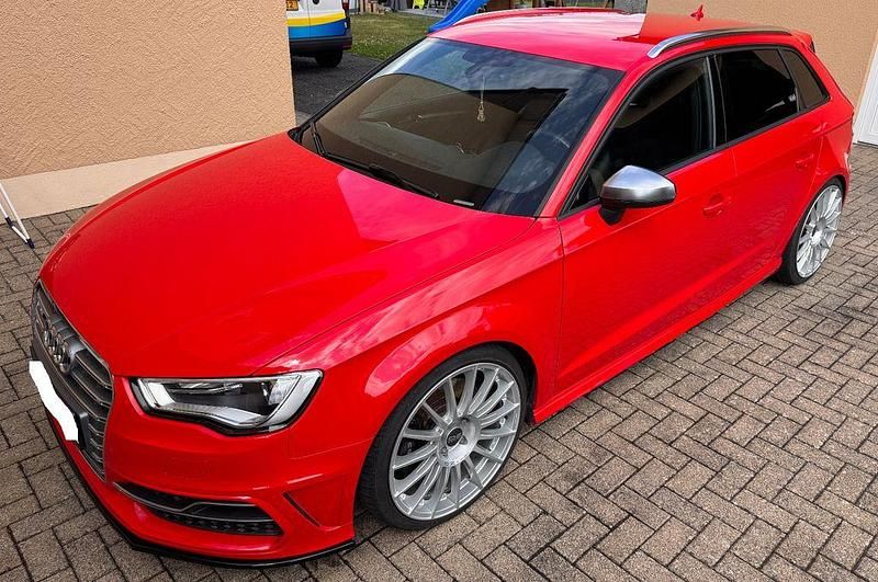 Rot Gebraucht 2016 Audi S3 Ambiente Limousine | 23.999 € (Superpreis) - Bild 1/4