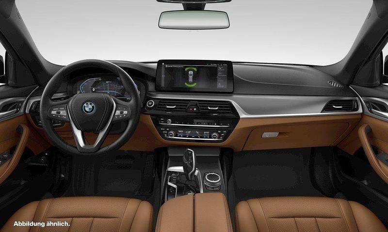 Gebraucht BMW 530e 184 PS (135 kW) 2022 Sophistograu brillanteffekt Kombi