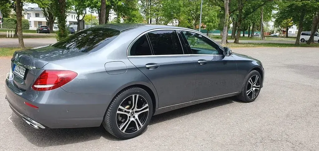 Gebraucht Mercedes E200 Avantgarde 150 PS (110 kW) 2017 Grau Limousine