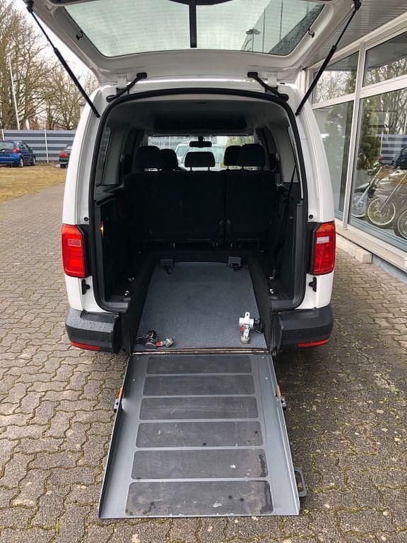 Weiß Gebraucht 2016 VW Caddy Maxi Van / Kleinbus | 28.900 € - Bild 1/4