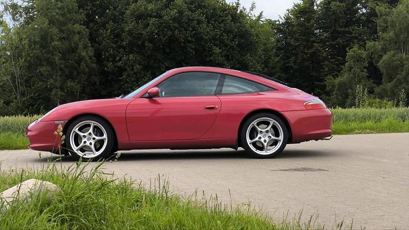 Gebraucht Porsche 996 320 PS (235 kW) 2002 Rot Coupé