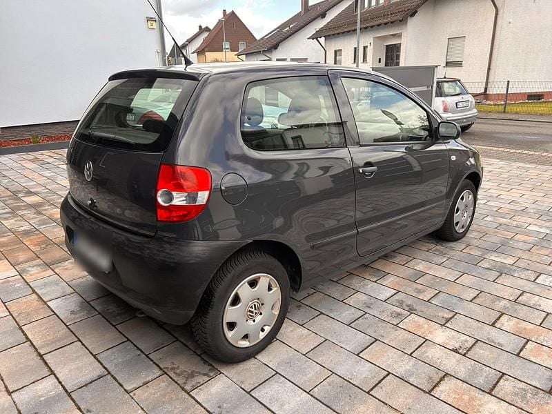 Gebraucht VW Fox 54 PS (39 kW) 2009 Grau Kleinwagen