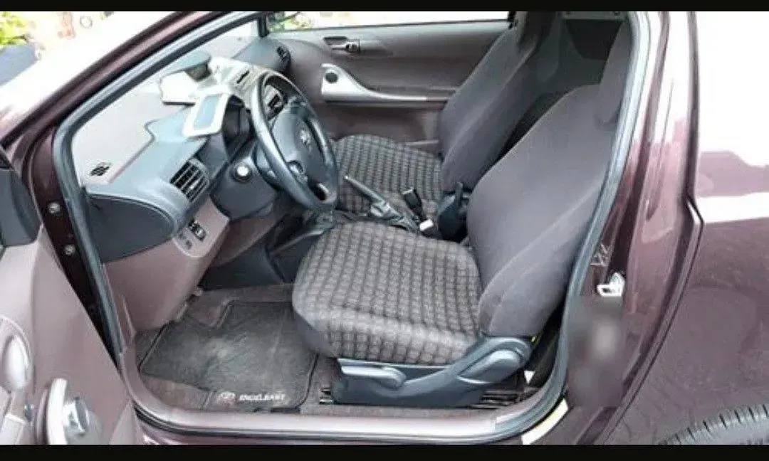 Gebraucht Toyota iQ 68 PS (50 kW) 2009 Violet Kleinwagen