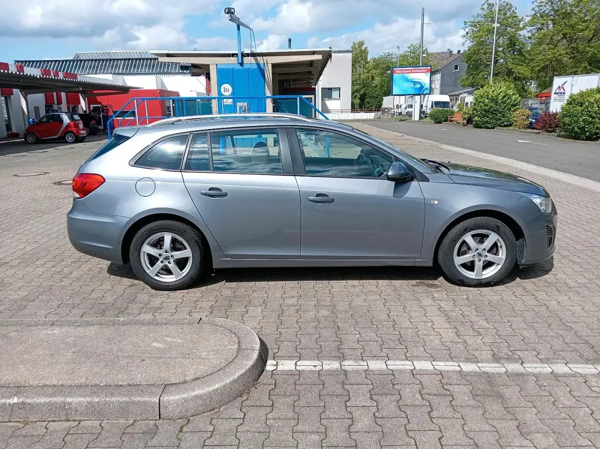 Gebraucht Chevrolet Cruze 140 PS (102 kW) 2012 Grau Kombi