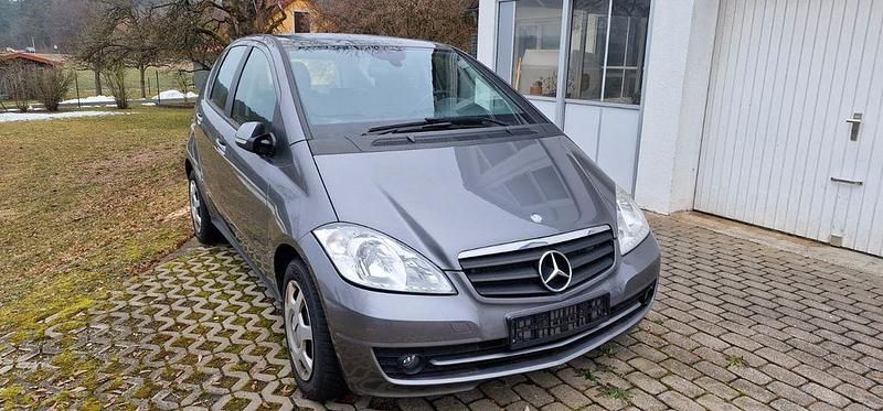 Gebraucht Mercedes A160 Elegance 95 PS (69 kW) 2009 Beige Limousine