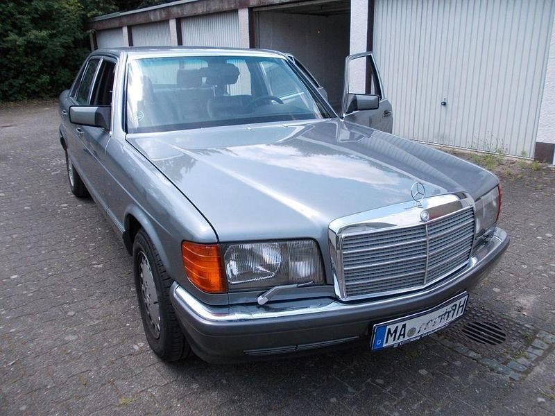 Grau Gebraucht 1990 Mercedes 500 SE Limousine | 24.900 € - Bild 1/4